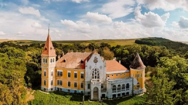 Care este cel mai neobișnuit castel din România - Foto: turdanews.net