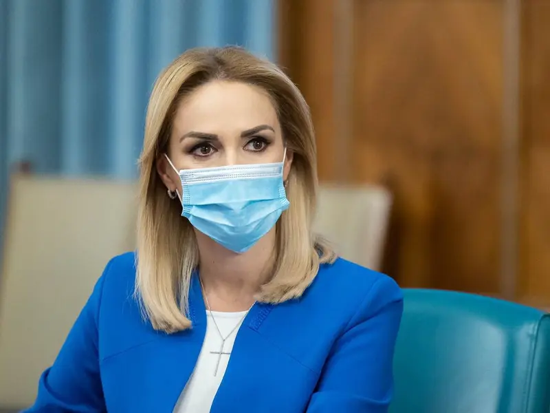 Gabriela Firea, una dintre autoarele propunerii legislative privind creșterea natalității prin împărțirea de bani și actuală ministră a Familiei. Sursă imagine: Facebook