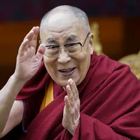 Dalai Lama, liderul spiritual tibetan, vaccinat /The Japan Times