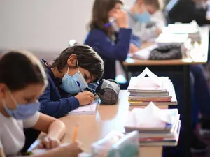 Un număr de 494 de clase/grupe şi-au suspendat activitatea didactică cu prezenţă fizică în perioada 23 februarie - 1 martie (ora 18,00) din cauza infectărilor cu noul coronavirus. / Foto: rfi.ro