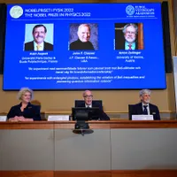 Premiul Nobel pentru Fizică pe 2022 a fost acordat cercetătorilor Alain Aspect, John F. Clauser şi Anton Zeilinger. / Foto: Profimedia