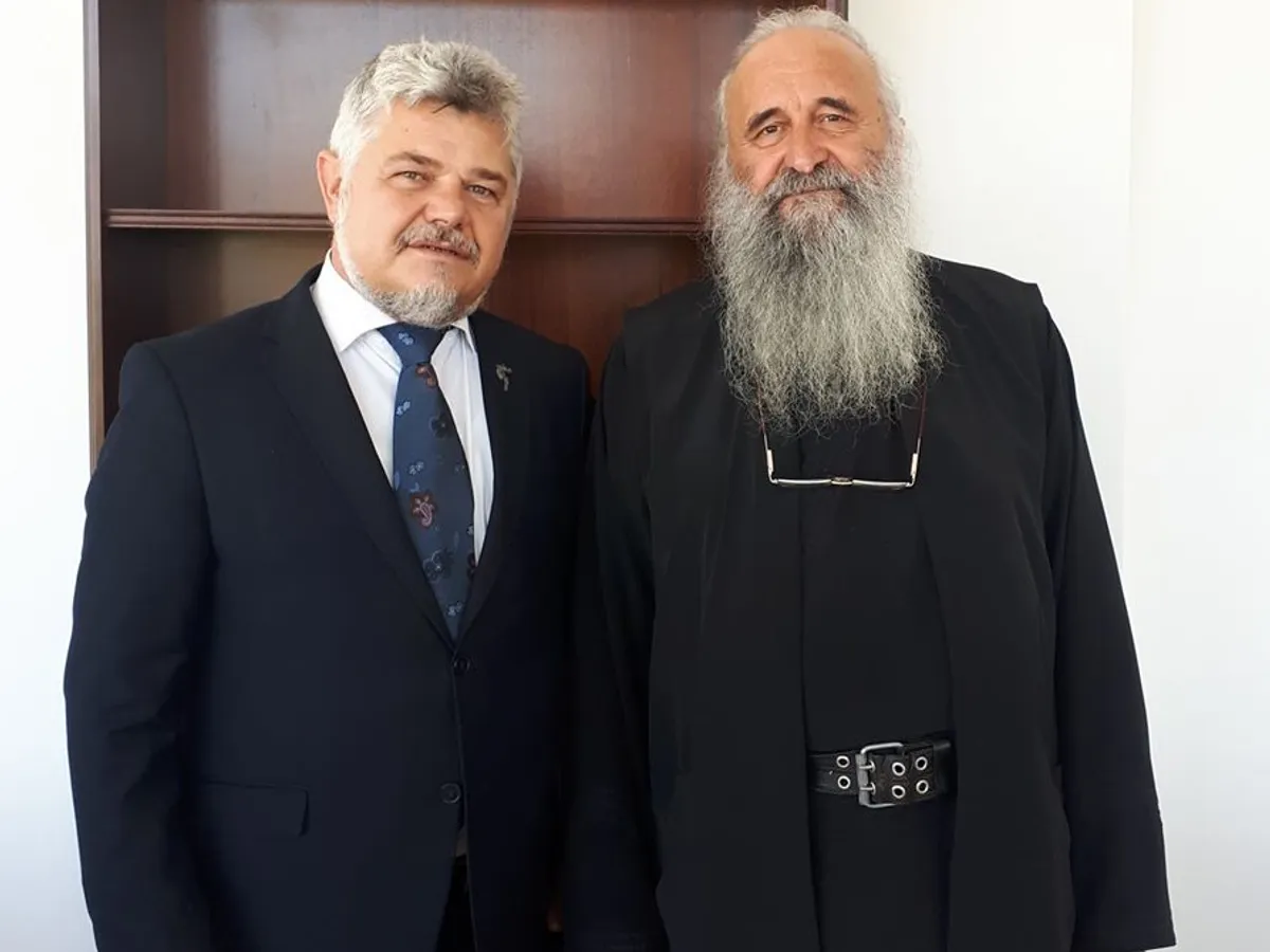 Ninel Peia și monahul Victorin, la Putna Foto: Facebook