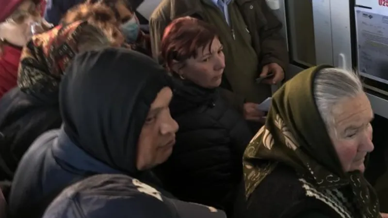 Tichetele de masă, principalul motiv de îngrămădeală la vaccinare al locuitorilor din Ciortești/FOTO: ziaruldeiasi.ro