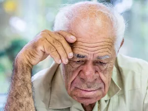 Pensionar primind vești despre pensie - Foto: Freepik