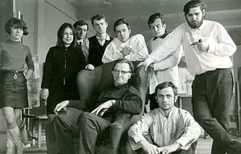 Promoţia 1974 - Corneliu Baba alături de Sorin Dumitrescu, Ştefan Calţia, Sorin Ilfoveanu, C. Antonescu, Z. Dumitrescu, M. Cismaru, D. Moisescu şi F. Ilea