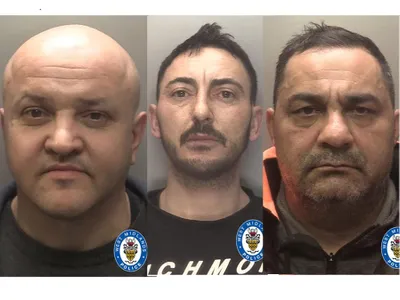 Altafin Poenaru, în vârstă de 49 de ani, Marian Agarlita, 37 de ani, și Sorin Condrache, 45 de ani, au fost prinși în flagrant  Foto: Birmingham Police