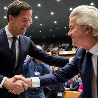 Premierul olandez Mark Rutte (stânga), amenințat cu moartea. FOTO: Facebook