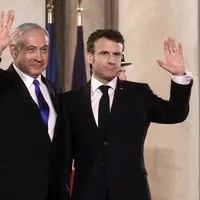 Președintele francez Emmanuel Macron  și premierul israelian Benjamin Netanyahu/Foto: Profimedia Images