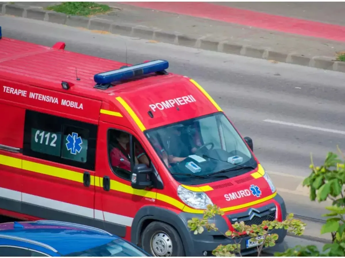 Un bărbat s-a electrocutat după ce a rămas blocat în firele de înaltă tensiune. În ce stare e? - Foto: Arhiva