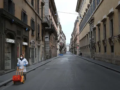 sursă covid19data.com