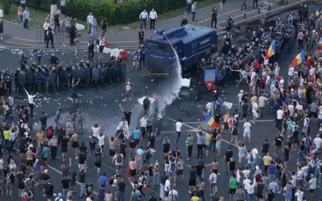 Șeful parchetelor militare, generalul Cosneanu, cel care a încercat să ancheteze violențele din 10 august 2018, a fost trecut în rezervă