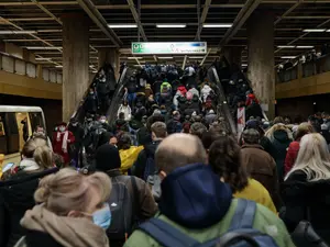 O garnitură de metrou a luat foc între stațiile Piața Romana și Piața Universității/FOTO: Inquam Photos / Octav Ganea