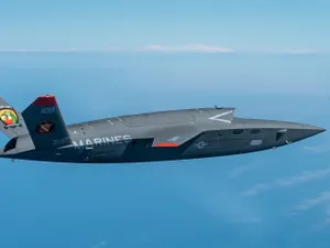 Piloți SUA de F-15 și F-16 conduc drone XQ-58A Valkyrie într-un test revoluționar în luptă - Foto: Profimedia Images