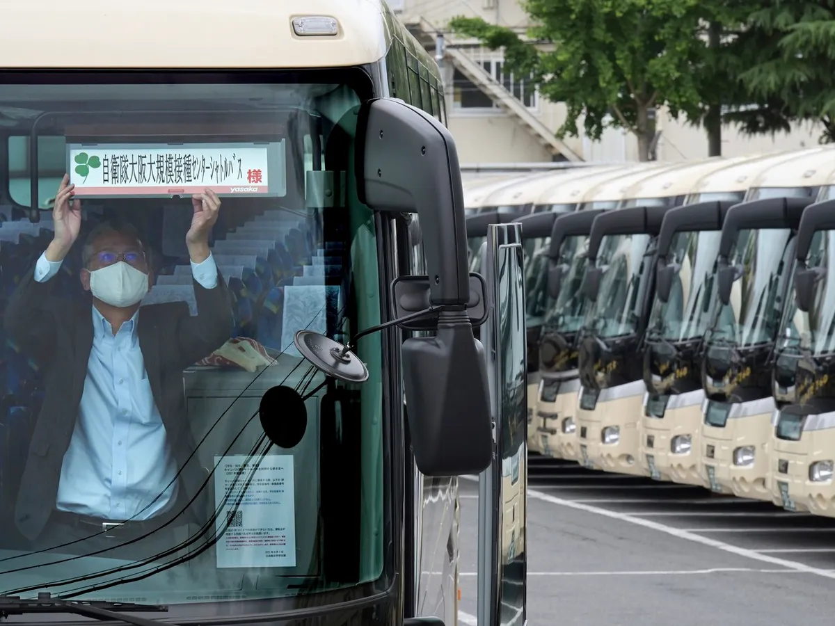 Zeci de autobuze de turism Yasaka, în Kyoto, pe 3 iunie 2021 - Foto: Profimedia Images (imagine cu caracter ilustrativ)