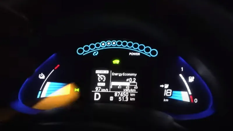 După 10 ani și 87.000 km, o mașină electrică Nissan Leaf mai are o autonomie reală de 60 km - Foto: captură video