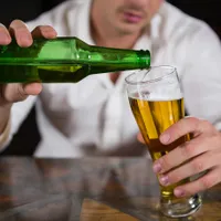 Cât a plătit un român pentru o bere la Aeroportul Otopeni. Ieși mai ieftin dăcă o cumperi din club - Foto: Profimedia images - Caracter ilustrativ