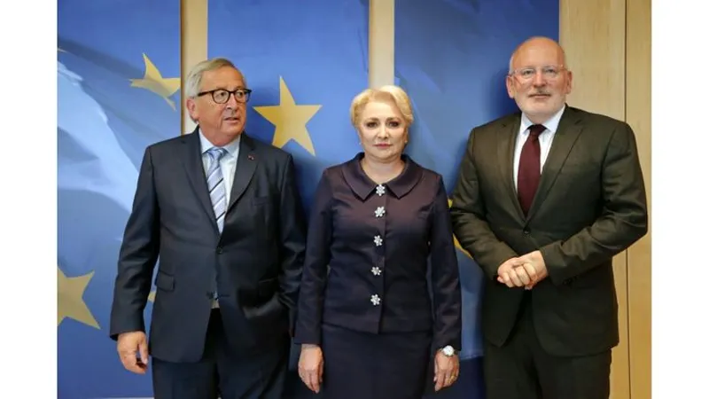 Premierul Viorica Dăncilă alături de Preşedintele Comisiei Europene, Jean-Claude Juncker şi prim-vicepreşedintele Comisiei Europene, Frans Timmermans/ Foto: gov.ro