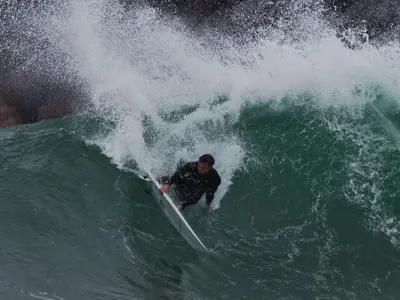 Un rechin i-a smuls unui surfer piciorul. Valurile i l-au adus la mal, medicii încearcă să-l reatașe - Foto: Instagram Kai McKenzie(imagine cu rol ilustrativ)