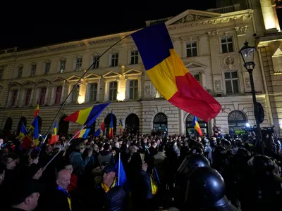 Trei dintre protestatarii implicați în violențele de la BEC au fost reținuți de procurori - Foto: Profimedia Images