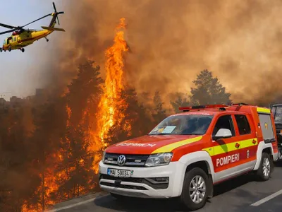 România a trimis un Black Hawk în Serbia - Foto: Capturi video IGSU și Profimedia Images editat cu ajutorul AI