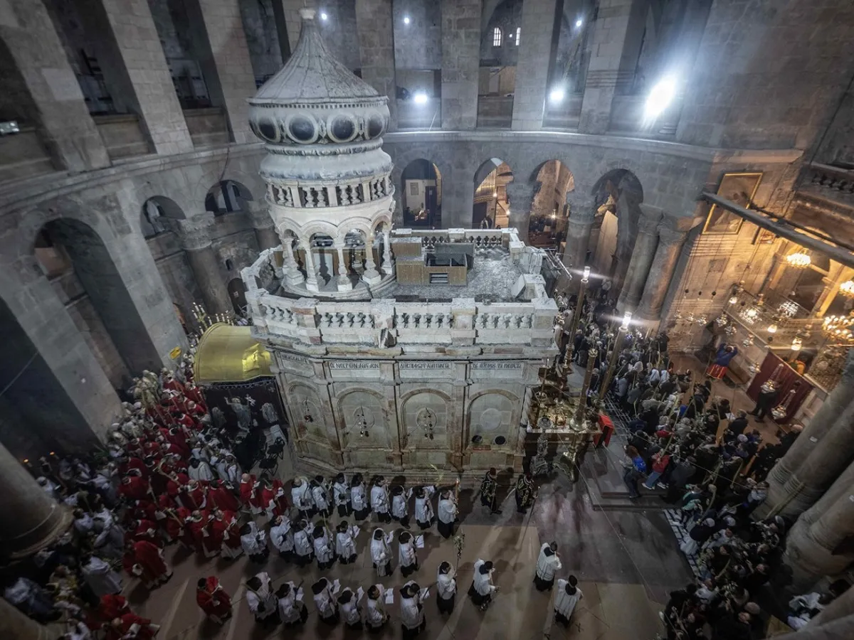 Cum apare Lumina de Paște în Biserica Sf. Mormânt
