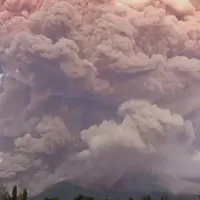 Erupție spectaculoasă a vulcanului Lewotobi Laki-laki. Mai multe zboruri către Bali, anulate - Foto: Profimedia Images