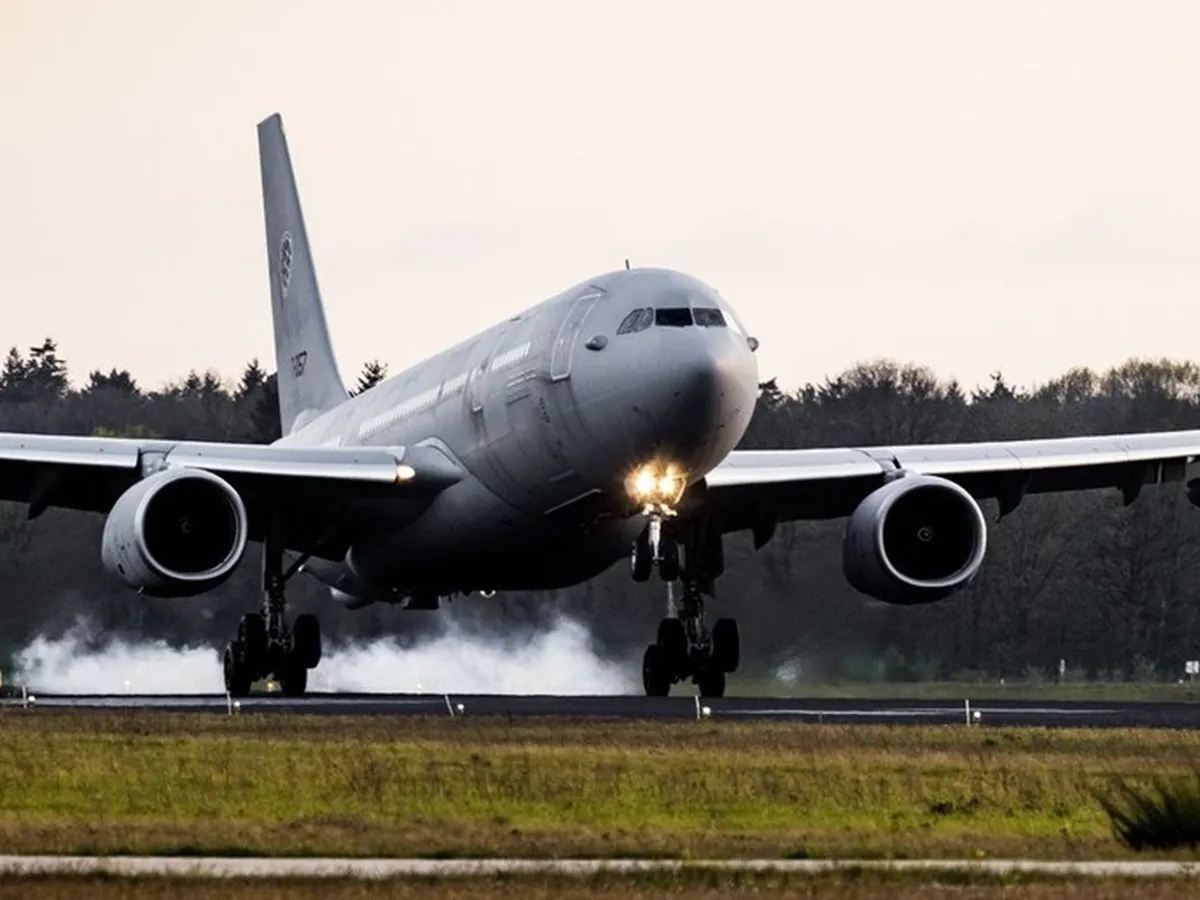 Cetăţeni olandezi sunt evacuaţi cu un avion de pasageri, de pe Aeroportul Khartoum, la Baza Aeriană Eindhoven - Foto: Profimedia Images - imagine cu caracter ilustrativ