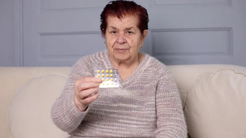Acces mai ușor la medicamente la pensie. Ce pensie trebuie să ai ca să le cumperi la preț redus? - Foto: Freepik