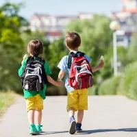 Ziua copiilor la sate: 37% merg la câmp, nu la ore; 47% urăsc școala. Naveta durează 51 de minute / durham.skip