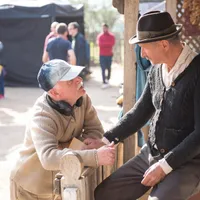 STERE GULEA ȘI HORAȚIU MĂLĂELE, într-o discuție pe platoul de filmare