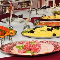 15 turiști, printre care și minori, intoxicați în Mamaia. Au dat vina pe mâncarea hotelului - Foto: Profimedia images - Caracter ilustrativ