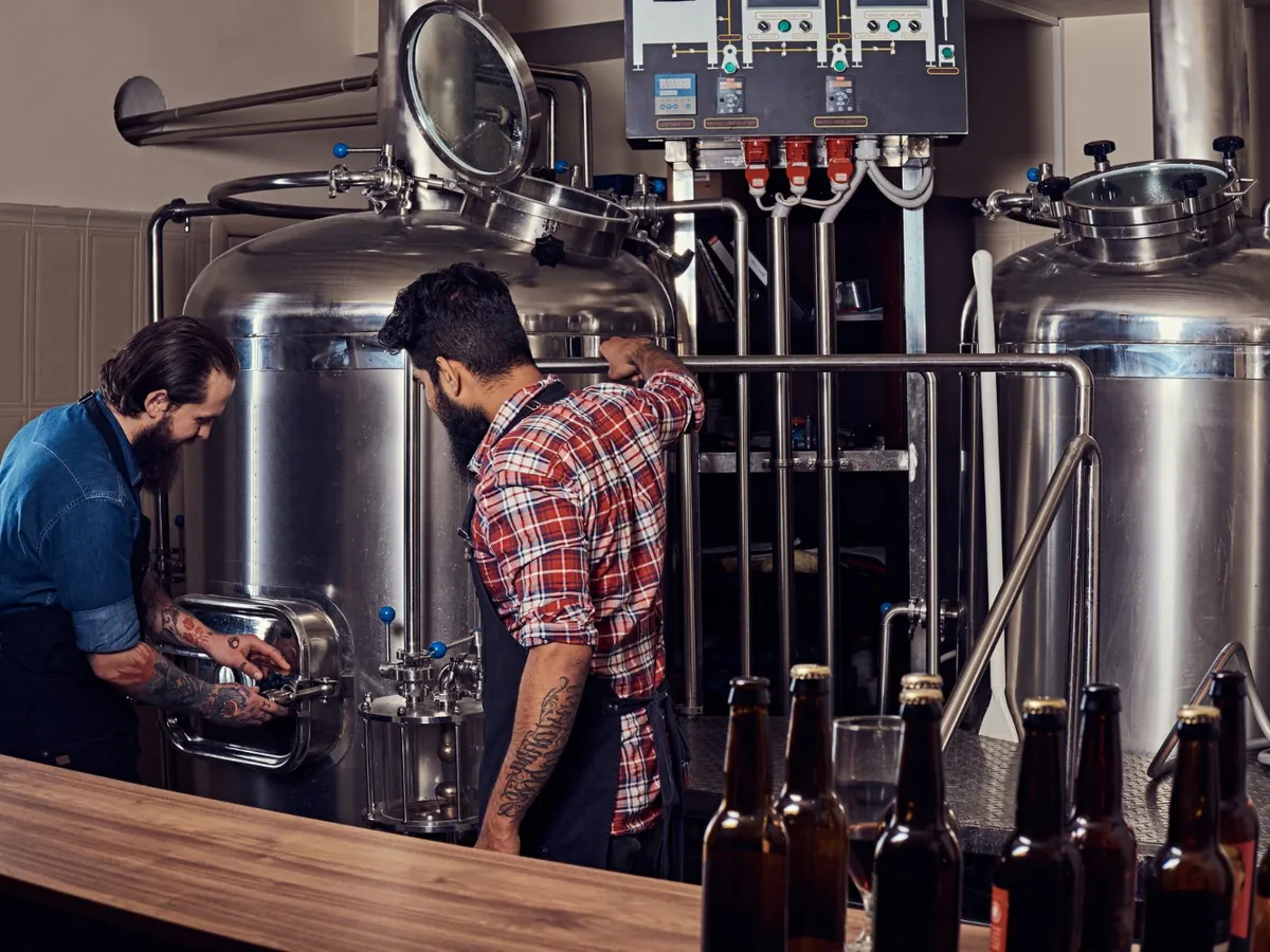 Sfârșit amar pentru o fabrică de bere cu tradiție de 150 de ani. Ce legătură are falimentul cu generația Z?