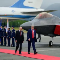 În timp ce Trump i-a pus covorul roșu lui Putin, Rusia a atacat Ucraina cu 85 de drone și o rachetă - Foto: Profimedia Images