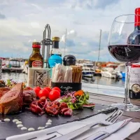 Cina în portul de „fițe” din Constanța pentru o familie cu 2 copii, 700 de lei - Foto: Facebook/Portul Tomis - Imagine cu rol ilustrativ