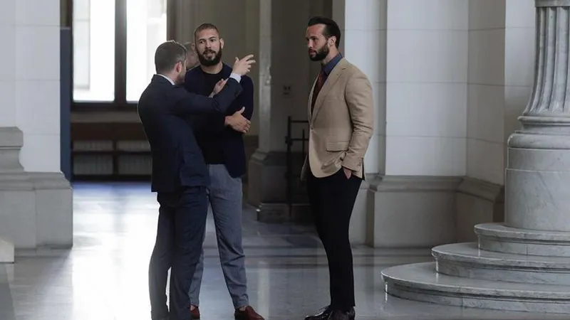 Veste proastă, pentru frații Tate. Nu au reușit să scape de arestul la domiciliu - Foto: INQUAM PHOTOS/George Călin - Imagine cu rol ilustrativ