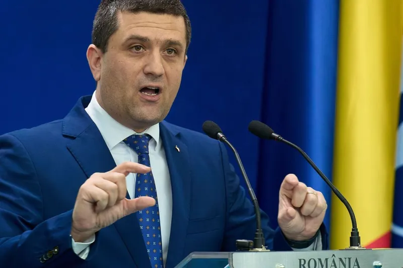 Radu Miruţă, ministrul Apărării, &icirc;n conferinţă de presă - Foto: Profimedia Images