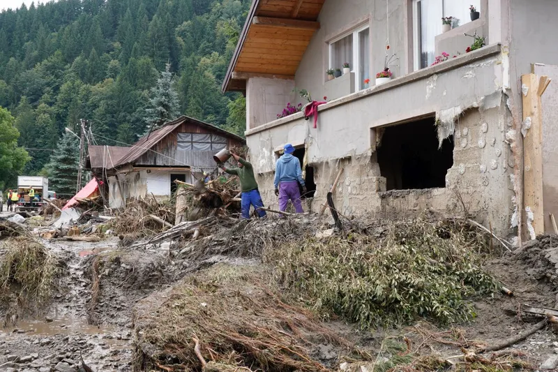 Urmările inundaţiilor din Broşteni, Suceava - Foto: INQUAM PHOTOS/Saul Pop