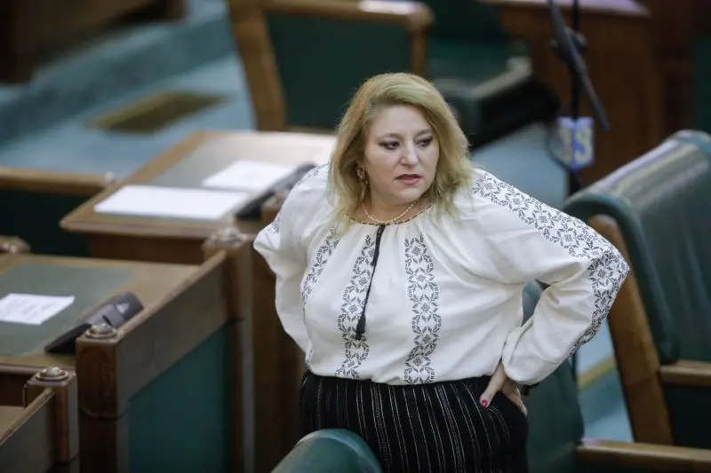 Diana Șoșoacă, sancționată cu avertisment scris pentru derapajele din Parlament. Foto Inquam Photos/George Călin