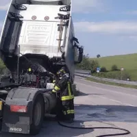Camionul unui român a luat foc - Foto: Youtvrs.it