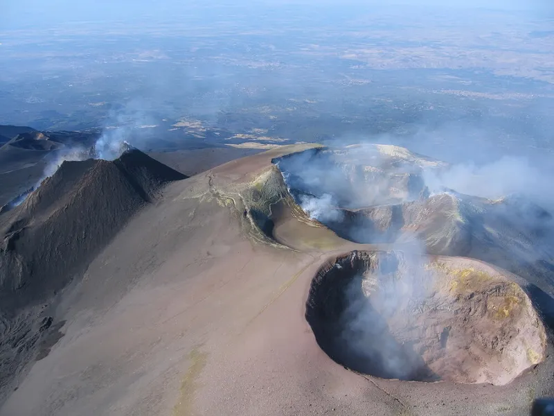 De ce este periculos vulcanul Etna din Sicilia