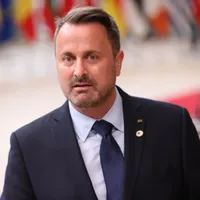 Premierul Luxemburgului, Xavier Bettel, acuzat că a plagiat 96% din lucrarea de diplomă. / Foto: newsmaker.ro