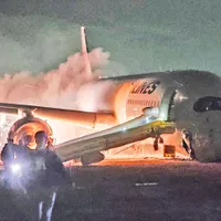 Avionul a luat foc pe pistă Foto: captură video X (Twitter)