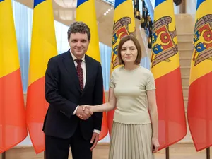 Maia Sandu, la „Marea Dictare Naţională”: „Limba română ne poartă istoria, ne păstrează cultura” - Foto: Facebook / Nicușor Dan