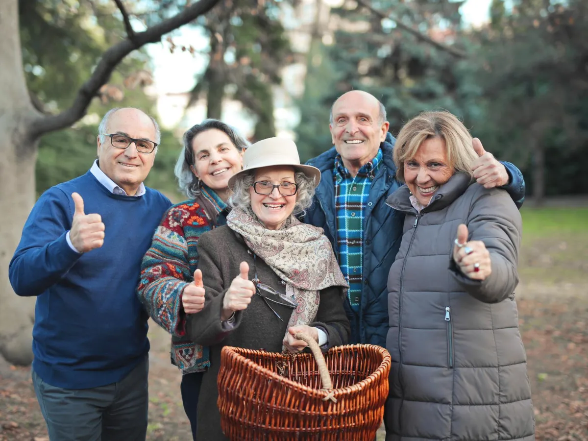 Ajutor social la pensie de 100 lei de Paște pentru unii români. Cine ia banii? Documente necesare - Foto: Freepik (Imagine cu rol ilustrativ)
