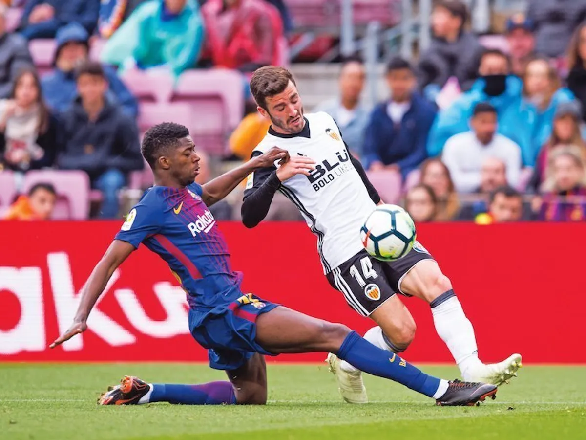 Jose Gaya (dreapta) a arătat și în duelurile interne cu Barcelona dece este cel mai scump jucător de la Valencia