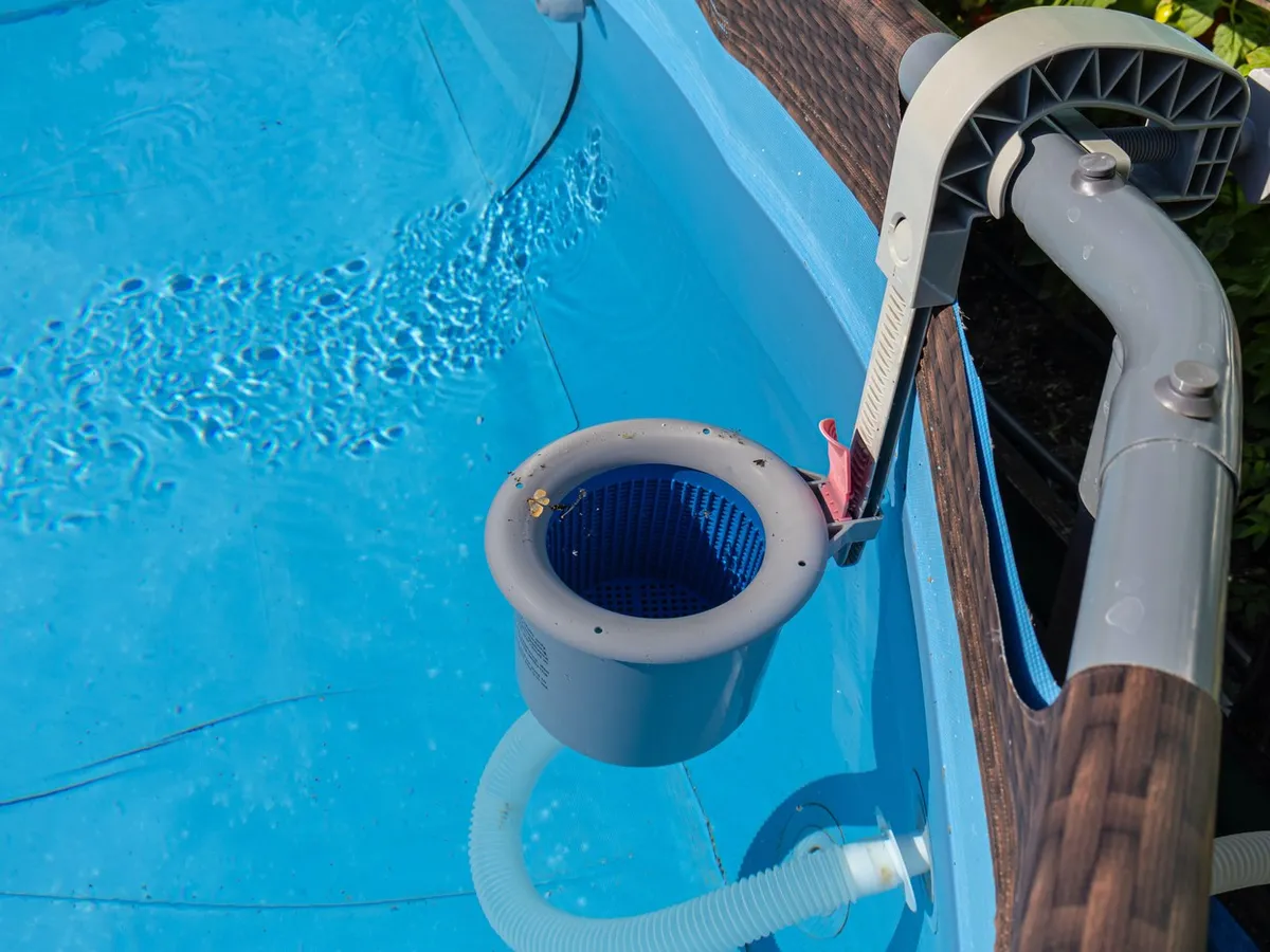 Golești piscina? E bine să uzi gradina sau gazonul cu apa din ea? În ce condiții?