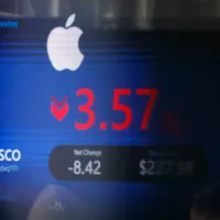 Trump îi întoarce pe americani la telefonul cu disc. Apple produce în China, India, Vietnam - Foto: Profimedia Images (Imagine cu rol ilustrativ)