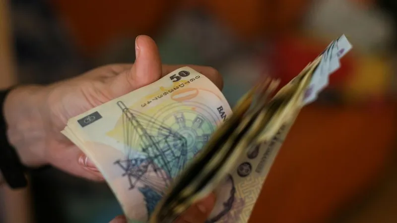 Cât poţi primi salariul minim, la acelaşi angajator? Care este acesta în prezent? - Foto: Profimedia Images
