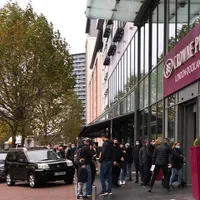 Coadă la secție de votare din Londra. Foto RFI