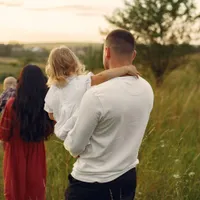 Ministrul Muncii anunță sprijin financiar pentru 6.600 de familii. Cine va beneficia - Foto: Freepik (Imagine cu rol ilustrativ)